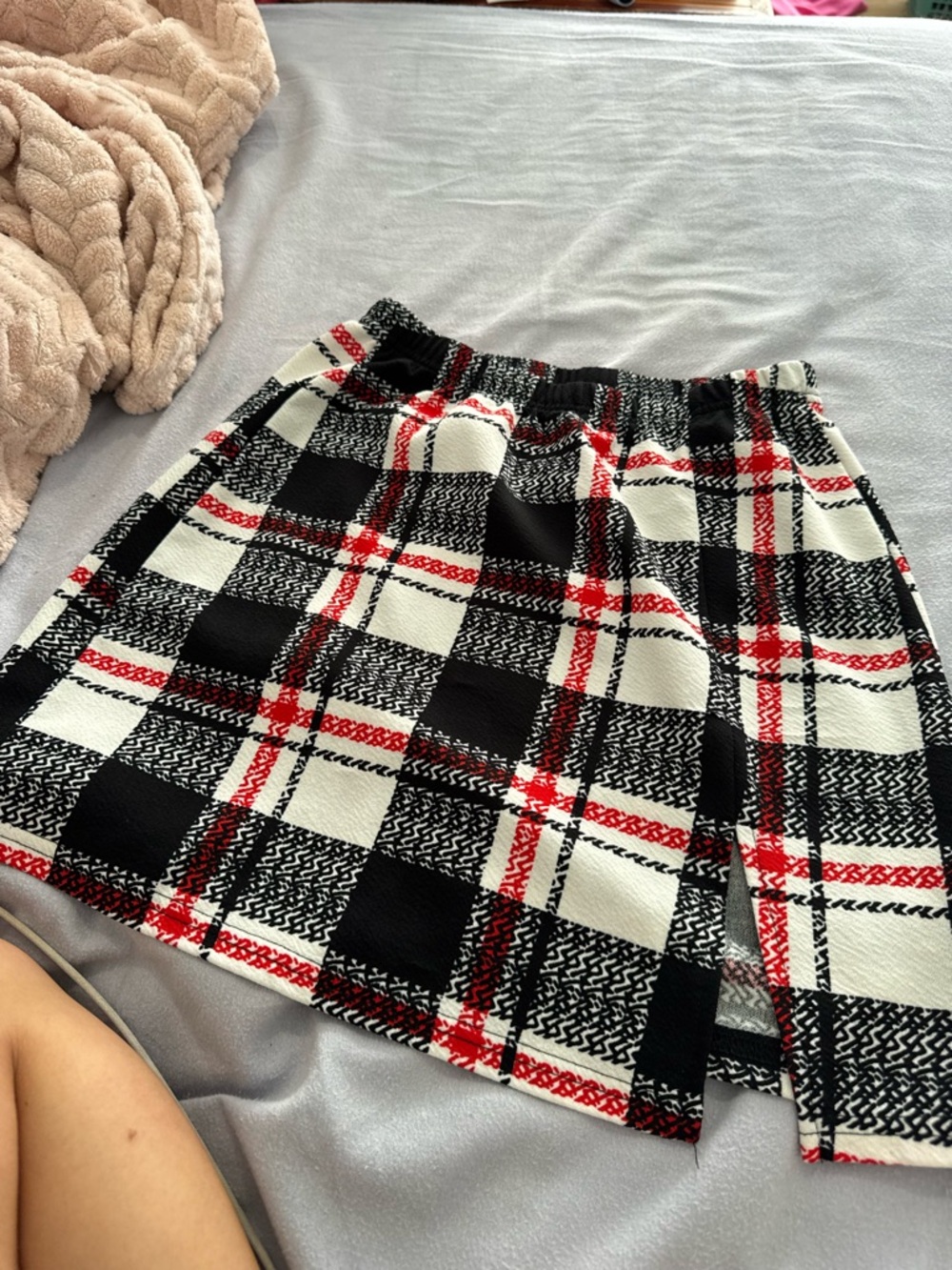 SHEIN Black, White & Red Plaid Mini Skirt